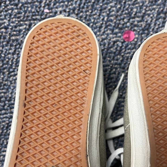 Vans - Picture 3 of 5